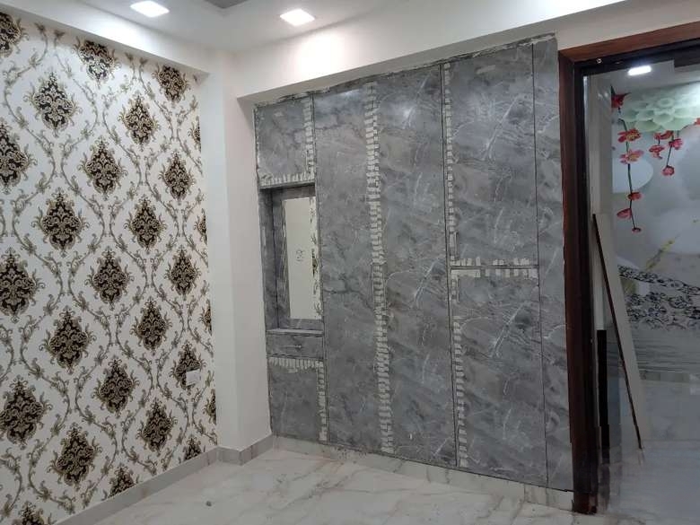 3 Bhk flat for in sale in Gaur Chowk Greater Noida in Palm Court@3800000