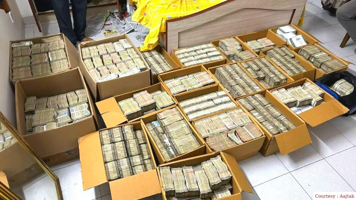 42 crore rupees cash found in a house in Bengaluru