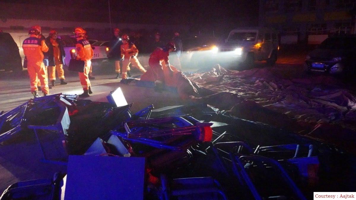 चीन में 6.2 तीव्रता का भूकंप, 127 लोगों की मौत।