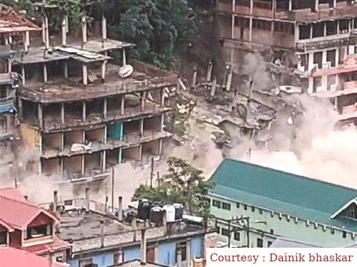 7 buildings fell in 30 seconds, 12 people died in rain -related incidents.
