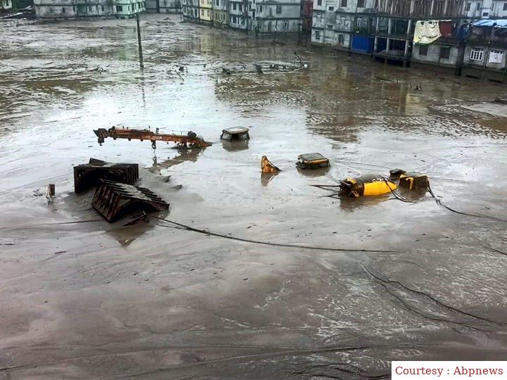 सिक्किम में 7000 लोग फंसे, एयरफोर्स हेलीकॉप्टर से बचाव कार्य जारी