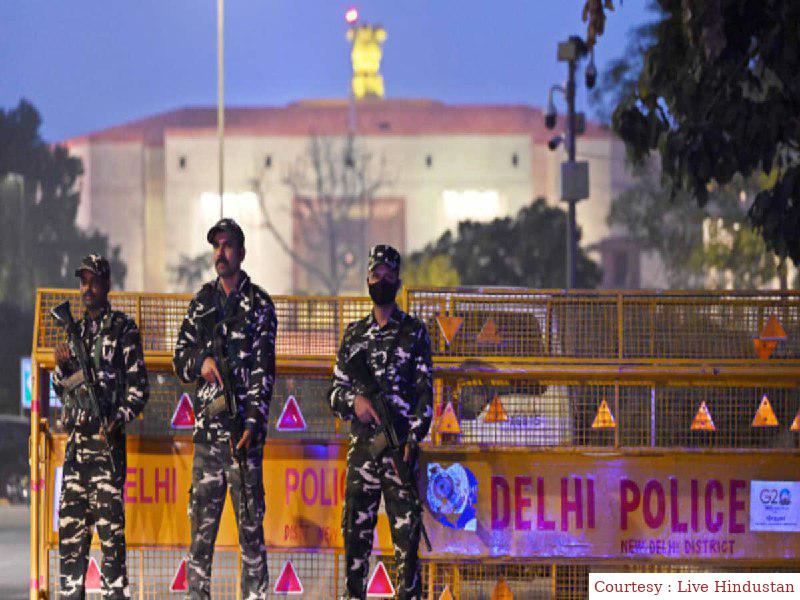 संसद भवन की सुरक्षा में चूक मामले को लेकर लोकसभा के 8 कर्मी निलंबित।