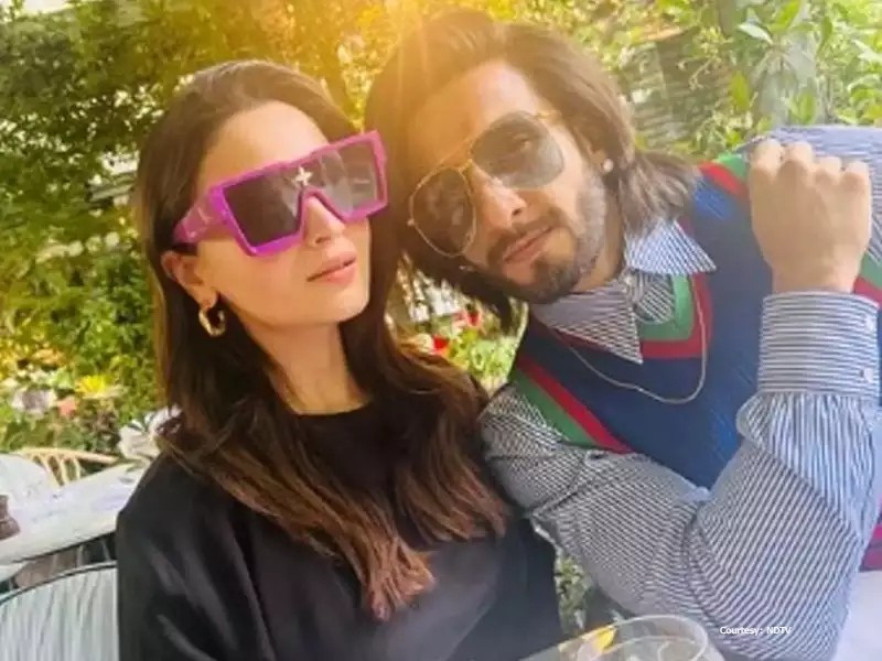 Karan Johar posts image of Ranveer and Alia enjoying meal in London