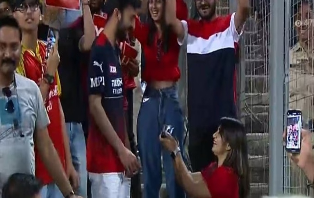 Unique sight seen during IPL match.