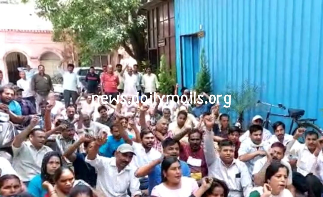 Demonstration of street vendors against encroachment in Haridwar