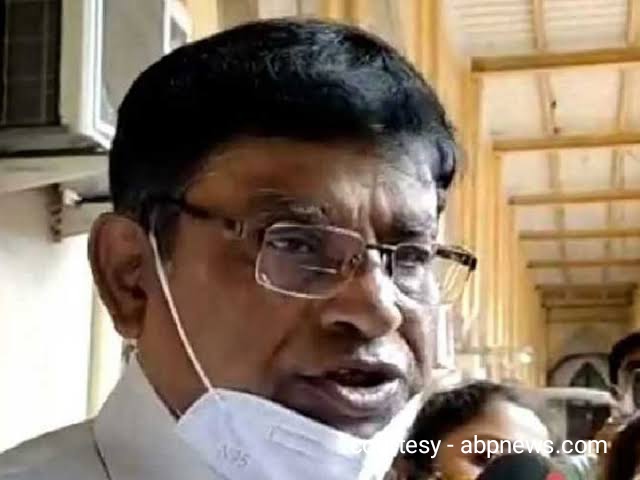 BJP workers showed slippers to Manik.