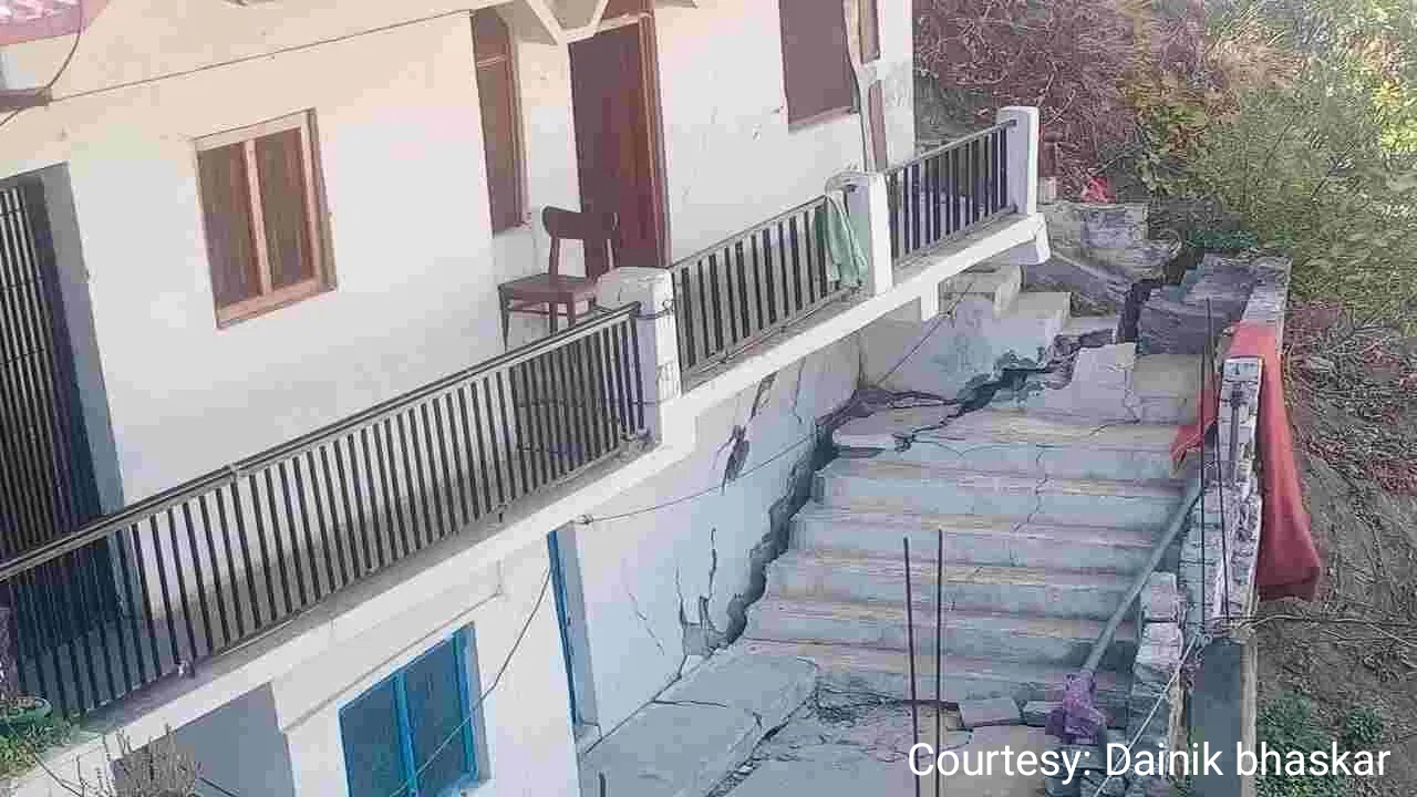 धंसने लगा उत्तराखंड का जोशीमठ, 550 से ज्यादा घरों में आई दरारें।