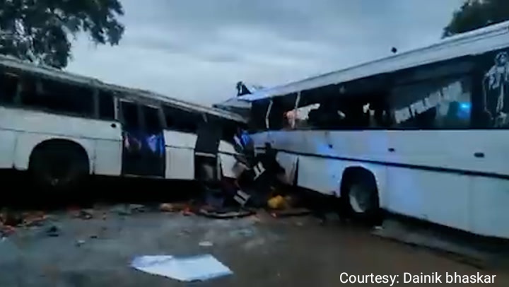 Two buses collided with each other, 40 people killed.