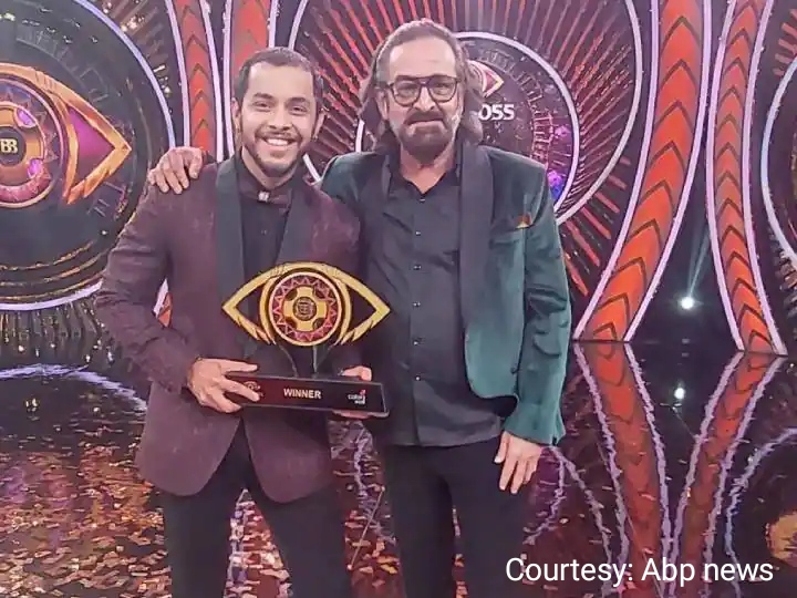 Akshay Kelkar became the winner of Bigg Boss Marathi season 4.