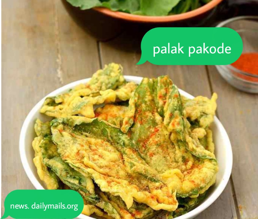पालक के पकोड़े।