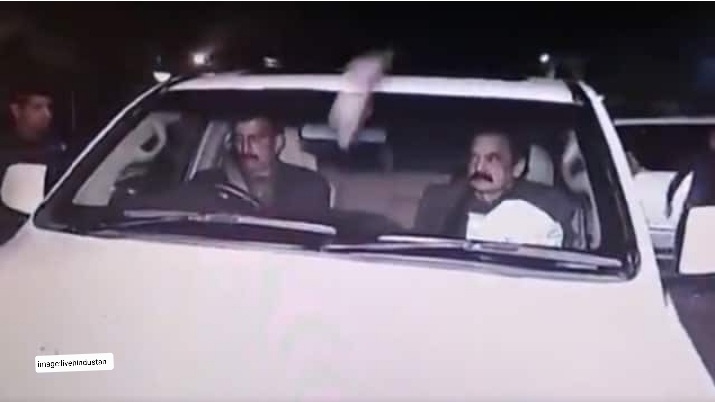 Jute thrown over Pak Home Minister.