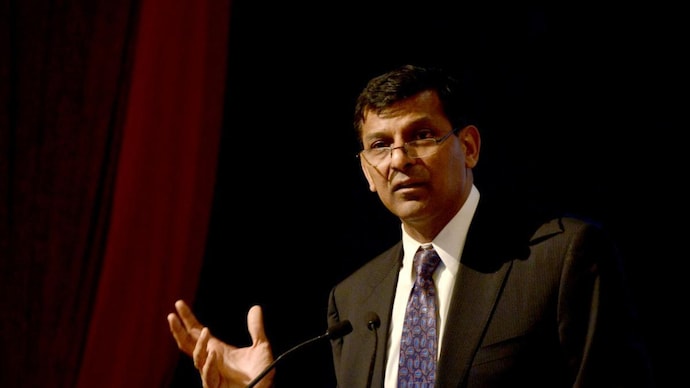Raghuram Rajan says finance minister is doing a tough job