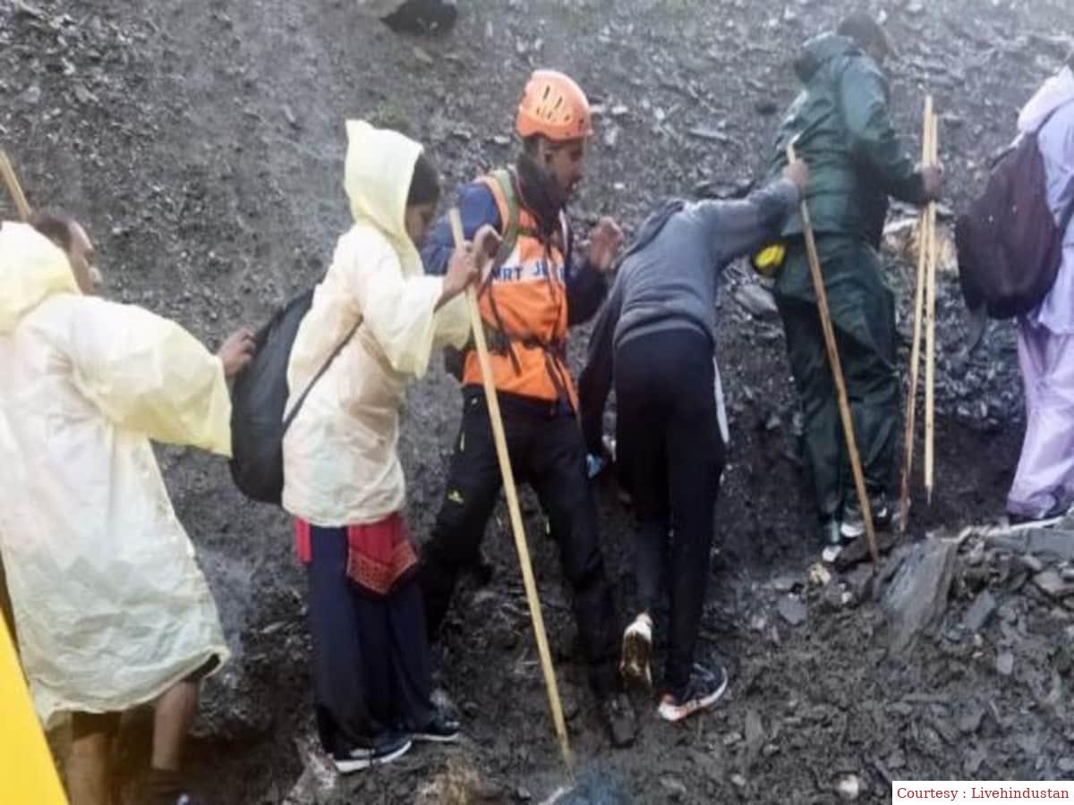 पहली बार अमरनाथ गुफा तक पहुंचा गाड़ियों का काफिला।