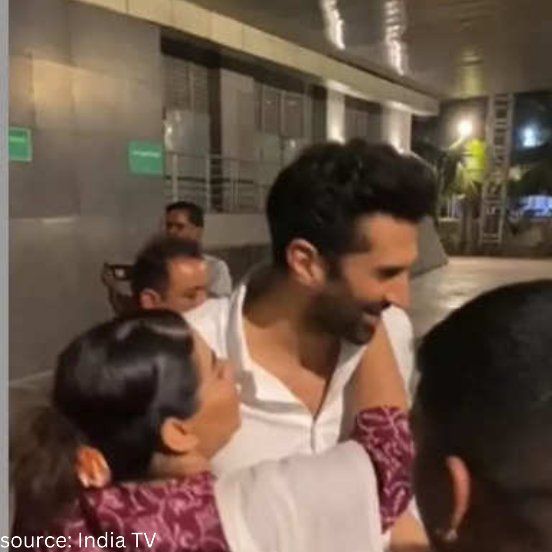A fan trying forcefully to kiss Aditya Roy Kapur