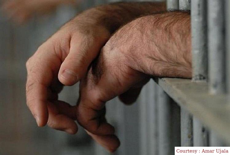 A person of Indian origin arrested in Singapore on charges of nuisance in coffee shop.