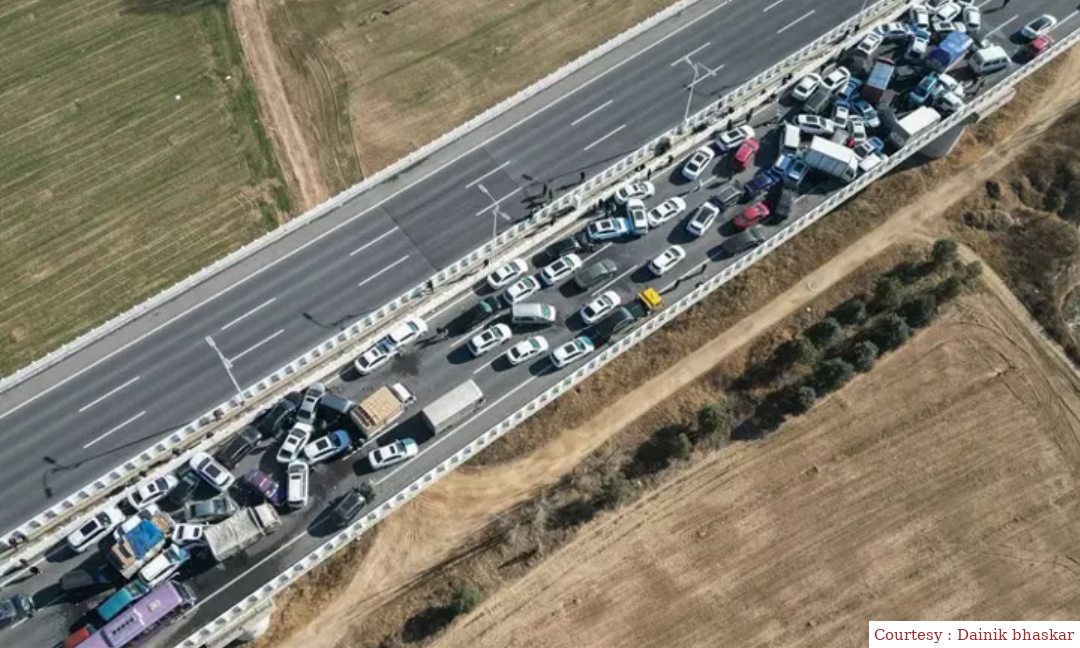 A terrible road accident in China, 50 cars collided.