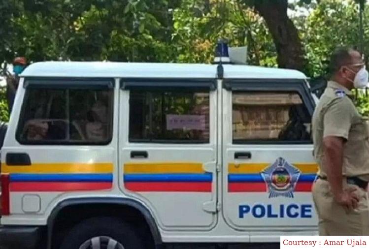 An accused arrested for demanding the attack on the developer and demanding forcible recovery.