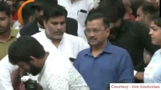 महिला पहलवानों का समर्थन करने पहुंचे अरविंद केजरीवाल।