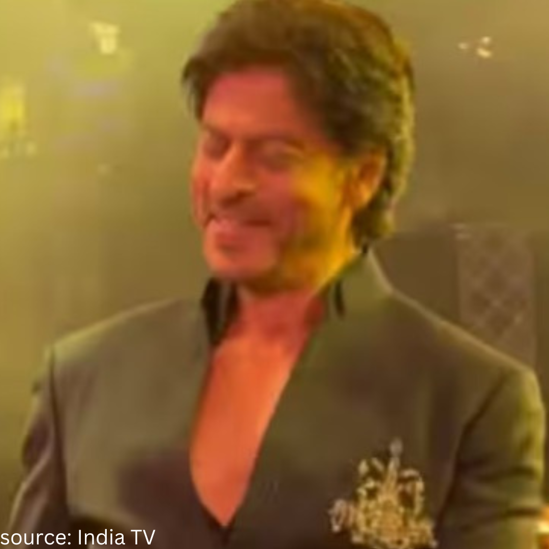 Aryan Khan reacted as his dad Shah Rukh Khan grooved
