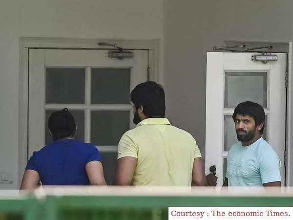 सरकार के अनुरोध पर पहलवानों ने धरना 15 जून तक स्थगित किया।