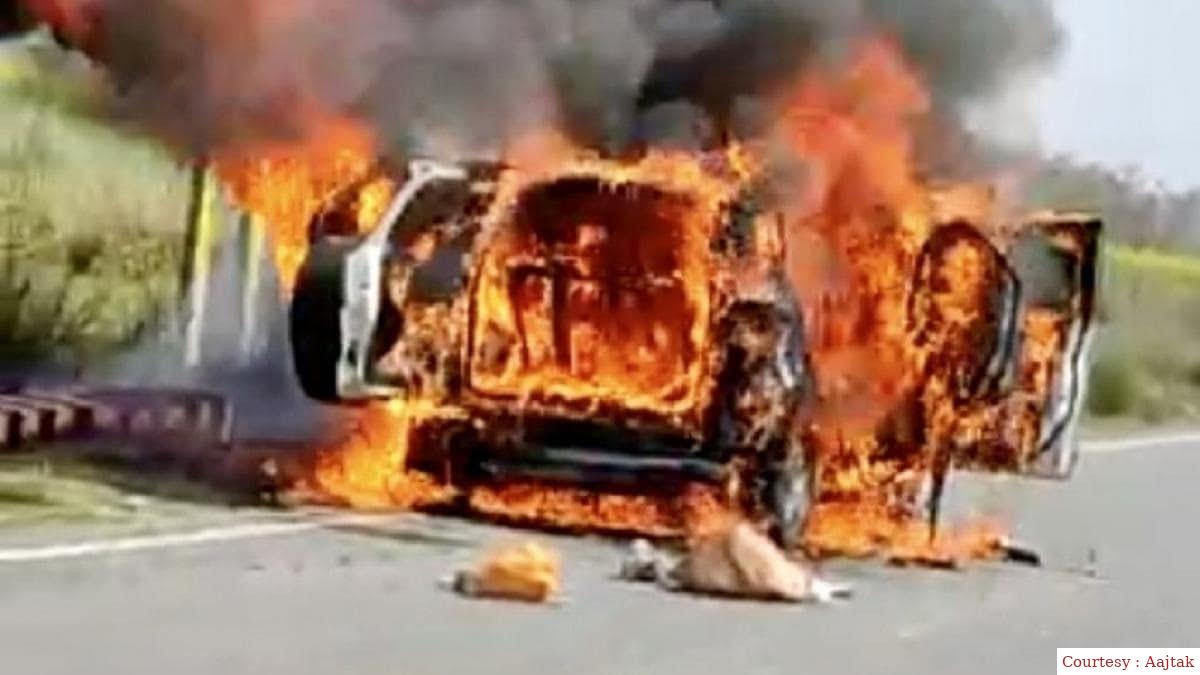 Big accident in Bareilly, UP, water alive in car 8 baraati