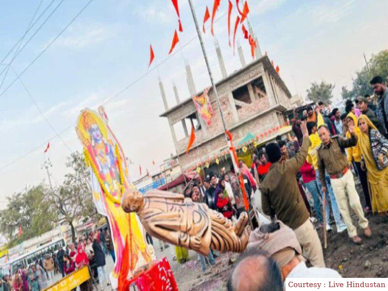 Big ruckus about the idol of two great men, stone pelting in two groups.