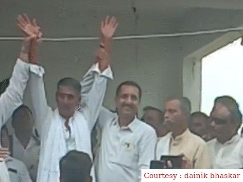 BJP MLA welcomed the dacoit released from jail after 23 years.