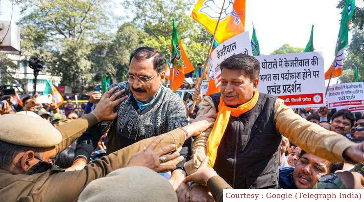 भाजपा ने आप के खिलाफ चोरी का मामला दर्ज कराया।