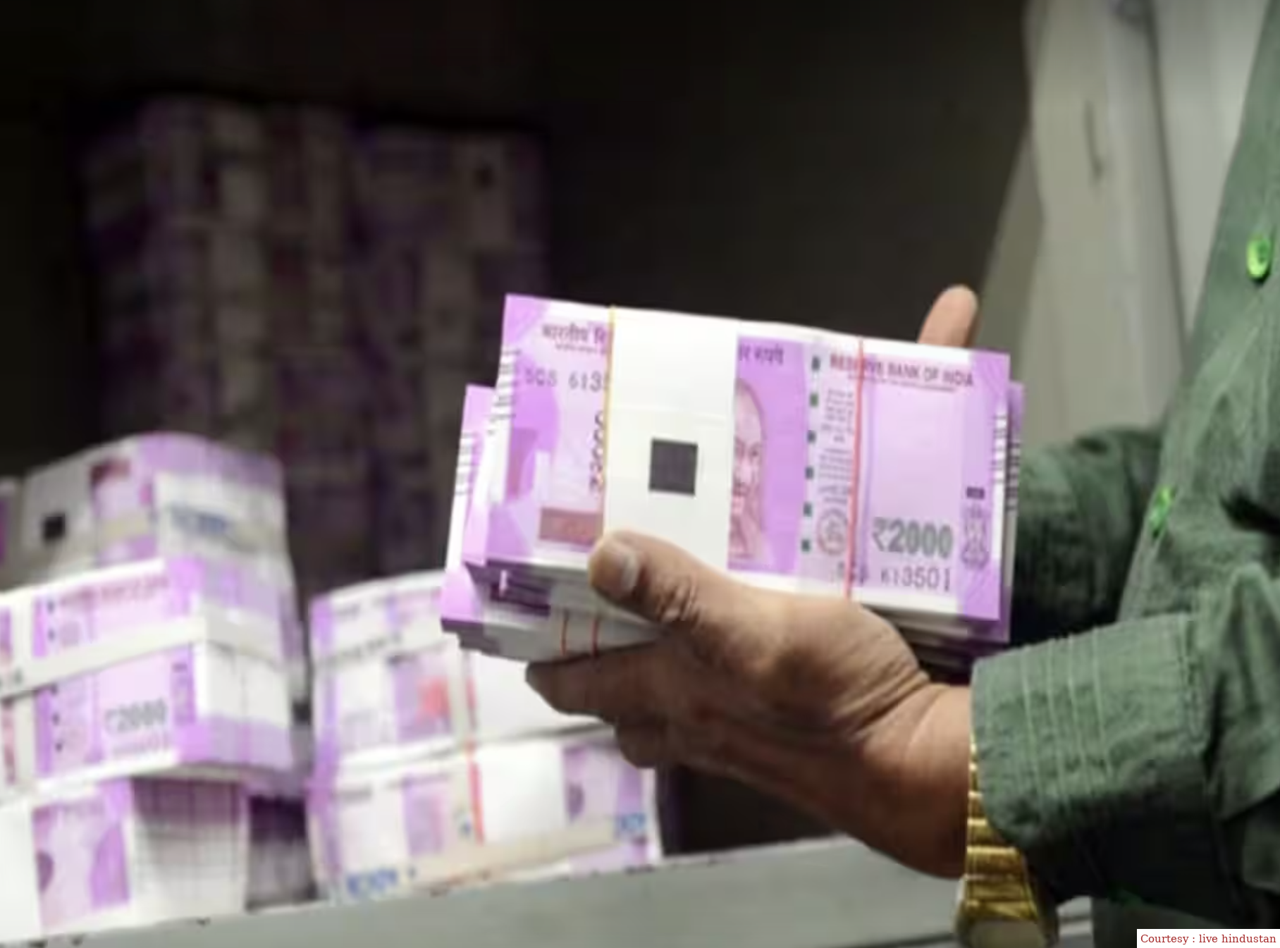 Black earnings-a storekeeper who received a monthly salary of Rs 45 thousand, whose assets were more than 10 crores