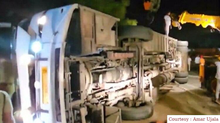 Bus accidents of Baratis in Jalaun district.