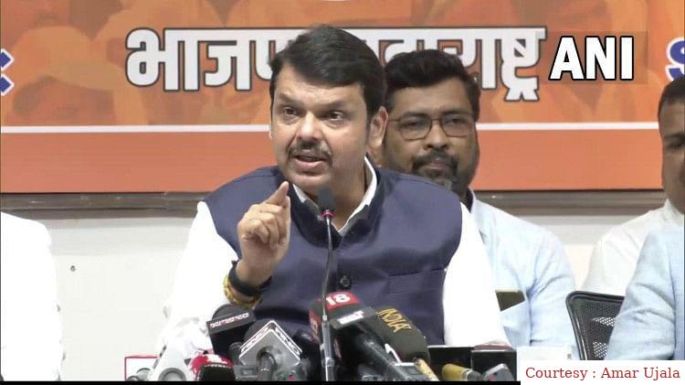 अल्पसंख्यकों की तुष्टिकरण के लिए पाठ्यक्रम में बदलाव।