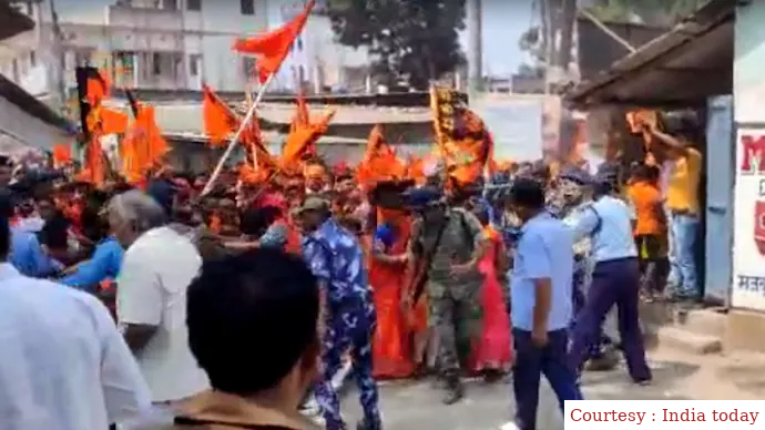Clash between communities take place in West Bengal