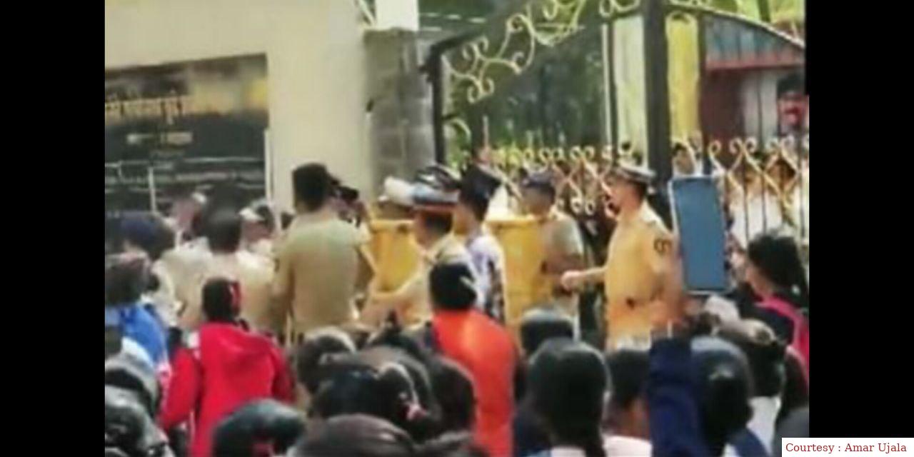 Clash between police and women in the recruitment examination of fire brigade.