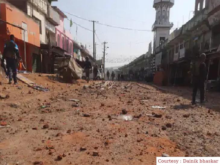 Controversy over the toran gate of Mahashivaratri.