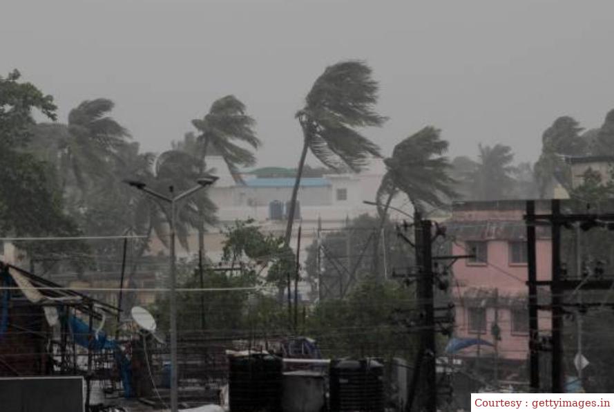 चक्रवात बिपरजॉय के अधिक तीव्र होने का अनुमान, मौसम विभाग ने जारी किया अलर्ट।