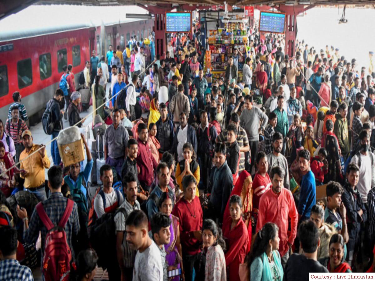 जनरल बोगी की भीड़ के कारण दम घुटने से मजदूर की मौत।