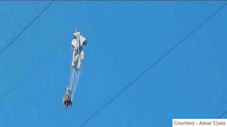 Death of commandos during parachute jumping.