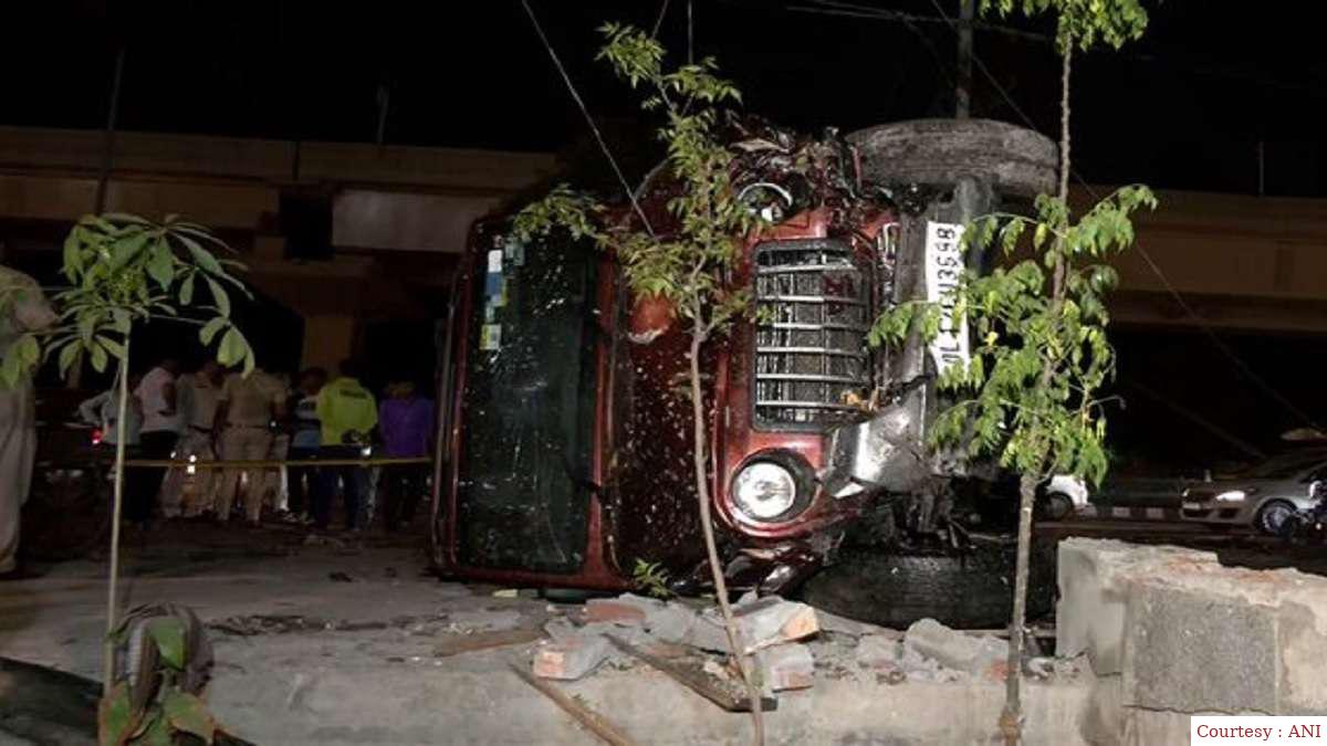 Delhi: A horrific accident on Holi day! High speed Thar crushed many people, 2 killed