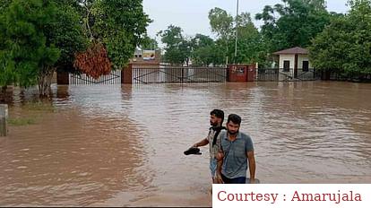 Dera Sacha Sauda launched free bread facility to help flood victims