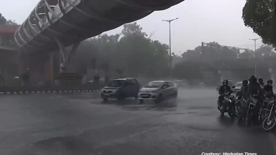 Delhiites get relief from scorching heat as Delhi receives moderate rainfall 