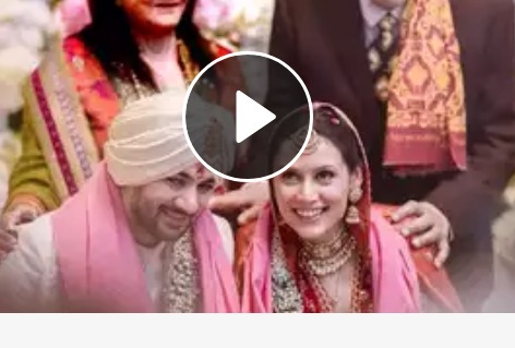 Dharmendra and his first wife Prakash Kaur enjoyed with Sunny Deol