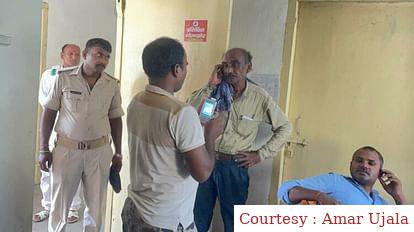 Drunk Headmaster Saheb, arrested in inspection in government girls school.