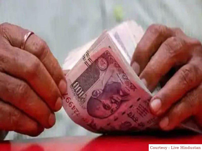 ED officer caught red -handed taking a bribe of 20 lakh rupees from a doctor.