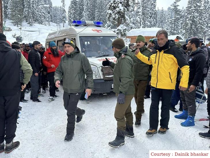 Evely in Jammu and Kashmir, two people died.