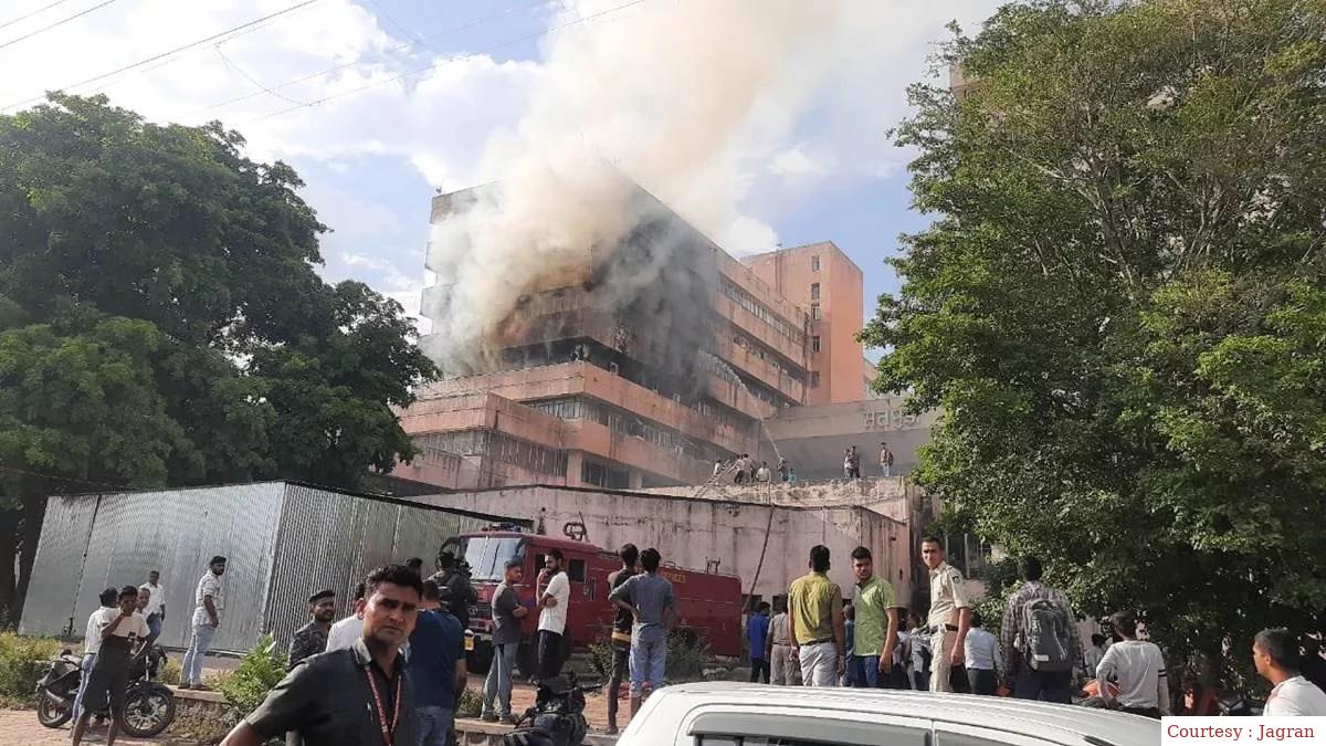 सतपुड़ा भवन में भीषण आग, आधिकारिकों की चिंता