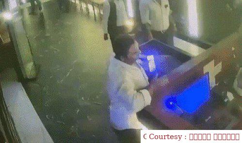 Fight between lawyers and restaurant employees for not giving food for free.