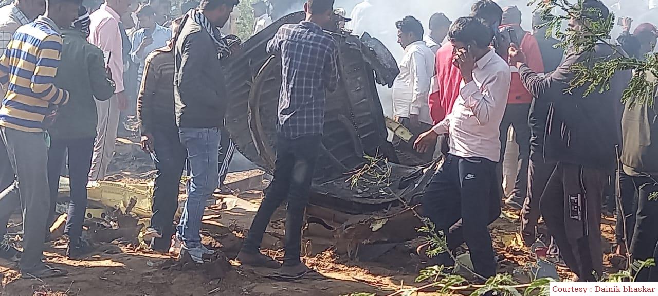 फाइटर प्लेन सुखोई और मिराज आपस में टकराए, एक पायलट की मौत।