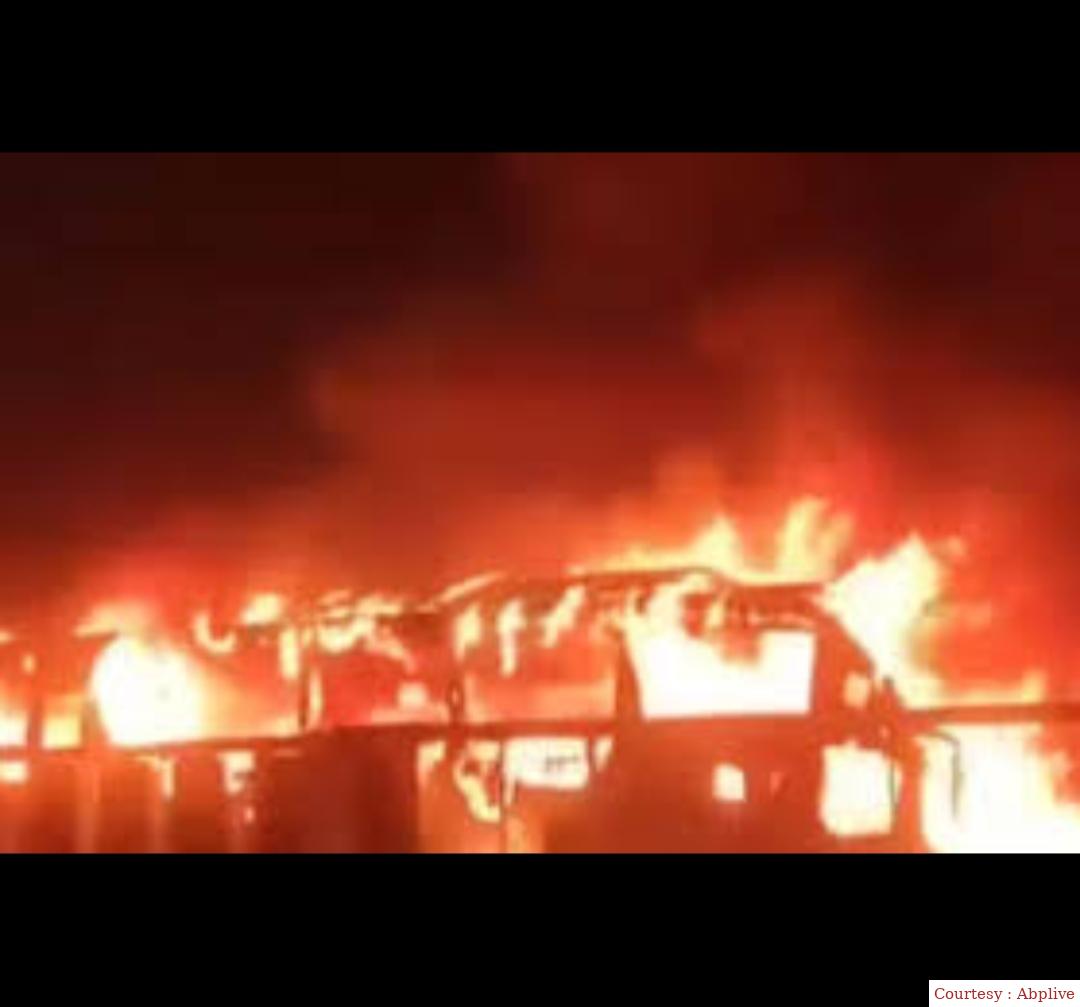 Fire in bus moving in Pakistan, painful death of 20 people