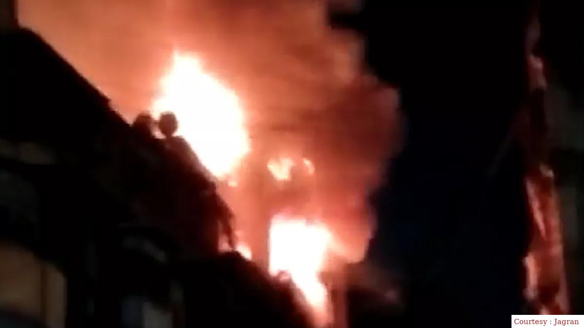 Five -storey building caught fire in Mumbais Jhaveri market