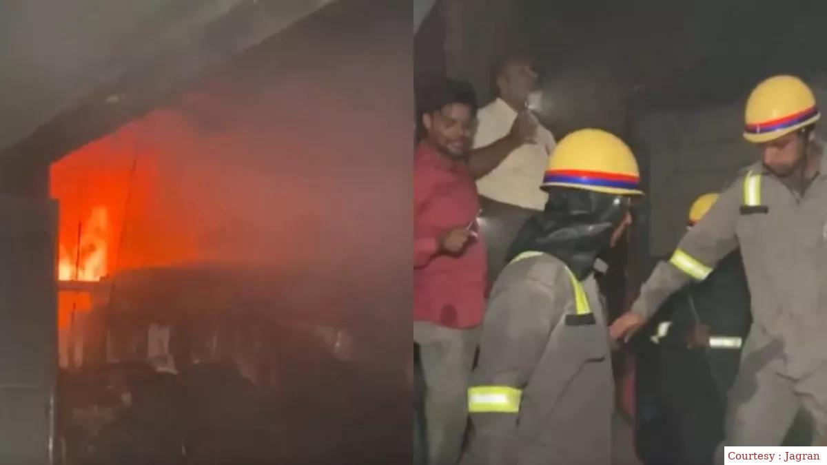 Fire in mobile and shoes shop, save from emergency response